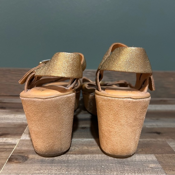 Kork-Ease Gold Metallic Leather Platform Wedge Sandals Size 8 / 39 - Picture 6 of 8